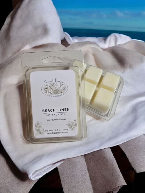A package of six all-natural soy wax melts scented with a fresh, airy fragrance oil that pairs linen and light florals, grounded by notes of soft powder and sandalwood.